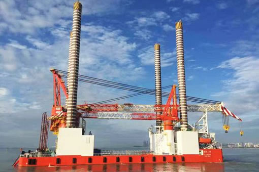 Mobile platform for integrated offshore wind power operation